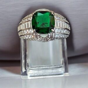 Emerald Green Cushion-Cut Statement Ring